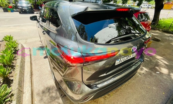 Buy Used Toyota Highlander Silver Car in Kinshasa in Kinshasa Buy Used Toyota Highlander Silver Car in Kinshasa in Kinshasa