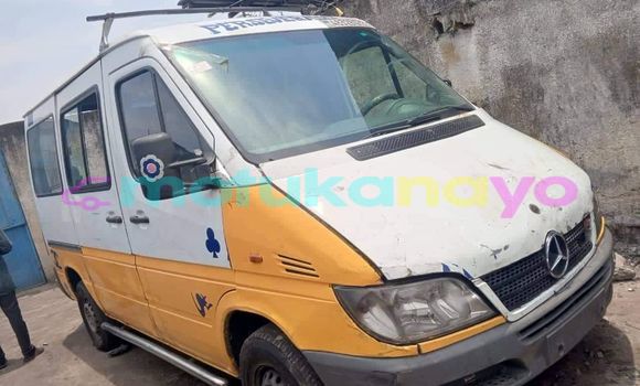 Buy Used Mercedes‒Benz 270D White Car in Basankusu in Equateur Buy Used Mercedes‒Benz 270D White Car in Basankusu in Equateur