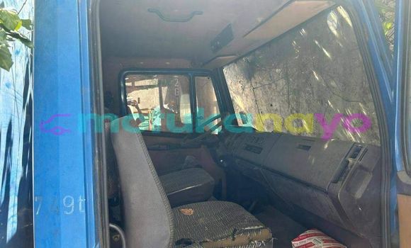 Buy Used Mercedes‒Benz 1127 Blue Truck in Banalia in Haut-Congo Buy Used Mercedes‒Benz 1127 Blue Truck in Banalia in Haut-Congo