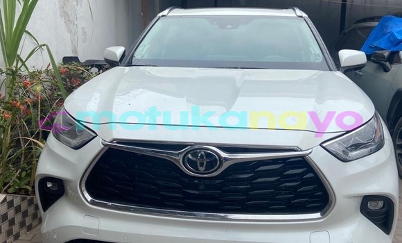Acheter Occasion Voiture Toyota Highlander Blanc à Kinshasa, Kinshasa Acheter Occasion Voiture Toyota Highlander Blanc à Kinshasa, Kinshasa