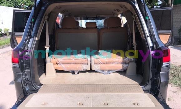Acheter Occasion Voiture Toyota Land Cruiser Gris à Kinshasa, Kinshasa Acheter Occasion Voiture Toyota Land Cruiser Gris à Kinshasa, Kinshasa
