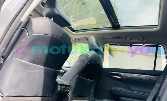 Buy Used Toyota Highlander White Car in Kinshasa in Kinshasa Buy Used Toyota Highlander White Car in Kinshasa in Kinshasa
