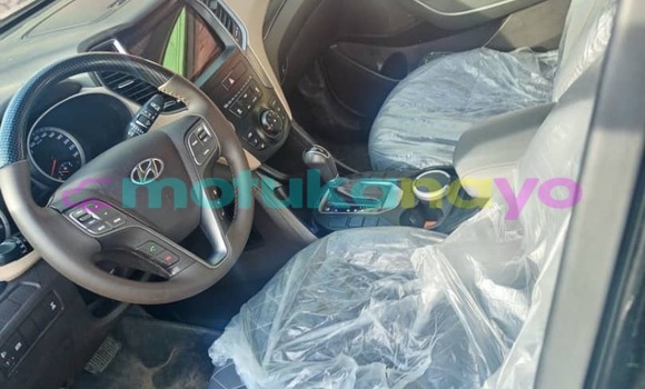 Acheter Occasion Voiture Hyundai Santa Fe Gris à Kinshasa, Kinshasa Acheter Occasion Voiture Hyundai Santa Fe Gris à Kinshasa, Kinshasa