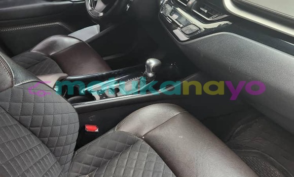 Acheter Neuf Voiture Toyota C-HR Blanc à Kinshasa, Kinshasa Acheter Neuf Voiture Toyota C-HR Blanc à Kinshasa, Kinshasa