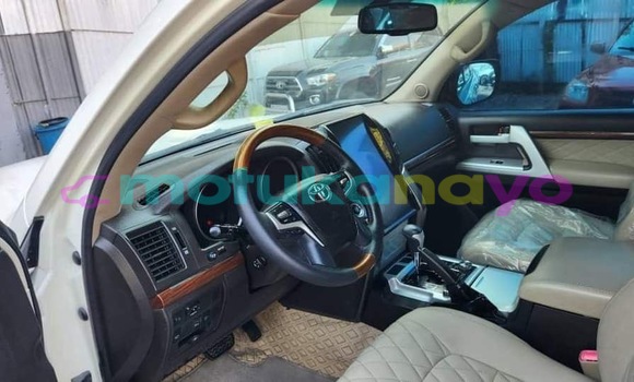 Acheter Neuf Voiture Toyota Land Cruiser Blanc à Kinshasa, Kinshasa Acheter Neuf Voiture Toyota Land Cruiser Blanc à Kinshasa, Kinshasa