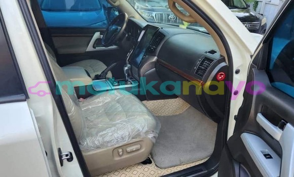 Acheter Neuf Voiture Toyota Land Cruiser Blanc à Kinshasa, Kinshasa Acheter Neuf Voiture Toyota Land Cruiser Blanc à Kinshasa, Kinshasa