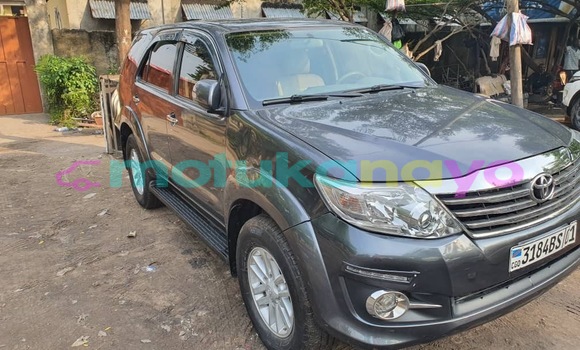 Acheter Neuf Voiture Toyota Fortuner Marron à Kinshasa, Kinshasa Acheter Neuf Voiture Toyota Fortuner Marron à Kinshasa, Kinshasa