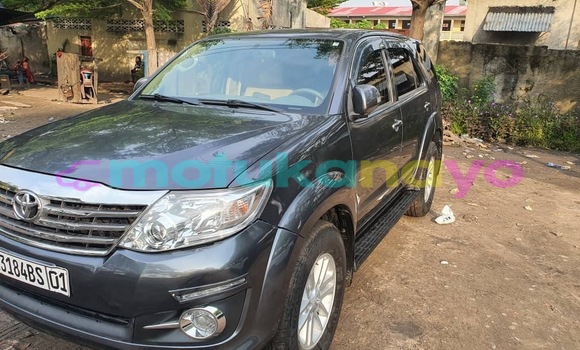 Acheter Neuf Voiture Toyota Fortuner Marron à Kinshasa, Kinshasa Acheter Neuf Voiture Toyota Fortuner Marron à Kinshasa, Kinshasa