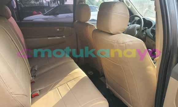 Acheter Neuf Voiture Toyota Fortuner Marron à Kinshasa, Kinshasa Acheter Neuf Voiture Toyota Fortuner Marron à Kinshasa, Kinshasa