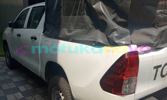 Acheter Neuf Voiture Toyota Hilux Blanc à Kinshasa, Kinshasa Acheter Neuf Voiture Toyota Hilux Blanc à Kinshasa, Kinshasa