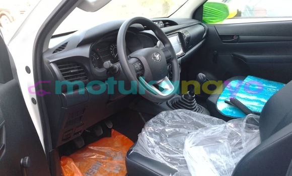 Acheter Neuf Voiture Toyota Hilux Blanc à Kinshasa, Kinshasa Acheter Neuf Voiture Toyota Hilux Blanc à Kinshasa, Kinshasa