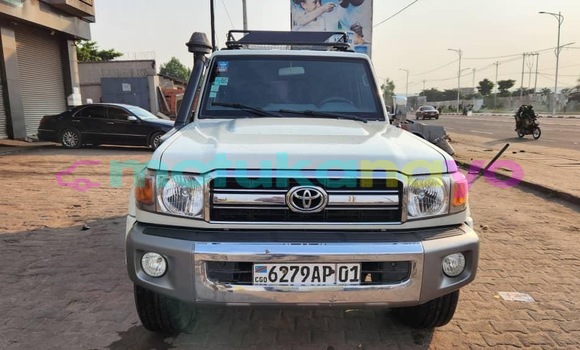 Acheter Occasion Voiture Toyota Land Cruiser Blanc à Kinshasa, Kinshasa Acheter Occasion Voiture Toyota Land Cruiser Blanc à Kinshasa, Kinshasa