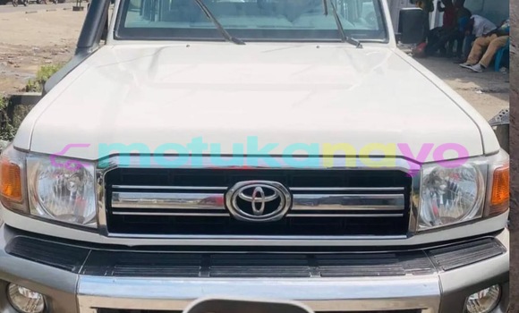 Acheter Occasion Voiture Toyota Land Cruiser Blanc à Kinshasa, Kinshasa Acheter Occasion Voiture Toyota Land Cruiser Blanc à Kinshasa, Kinshasa