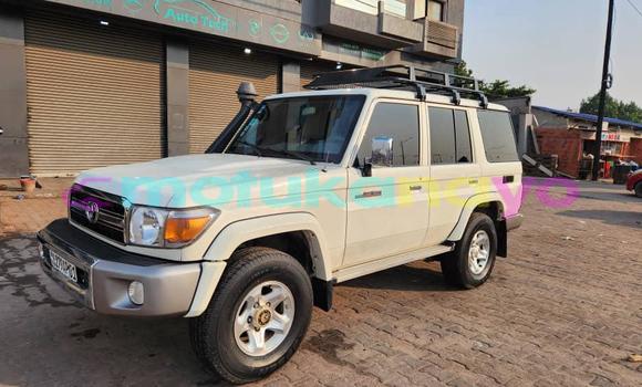 Acheter Occasion Voiture Toyota Land Cruiser Blanc à Kinshasa, Kinshasa Acheter Occasion Voiture Toyota Land Cruiser Blanc à Kinshasa, Kinshasa