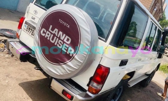 Acheter Occasion Voiture Toyota Land Cruiser Blanc à Kinshasa, Kinshasa Acheter Occasion Voiture Toyota Land Cruiser Blanc à Kinshasa, Kinshasa