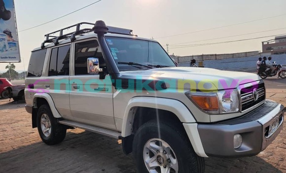 Acheter Occasion Voiture Toyota Land Cruiser Blanc à Kinshasa, Kinshasa Acheter Occasion Voiture Toyota Land Cruiser Blanc à Kinshasa, Kinshasa
