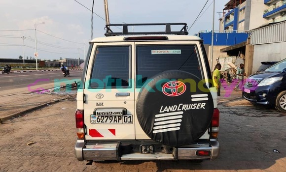 Acheter Occasion Voiture Toyota Land Cruiser Blanc à Kinshasa, Kinshasa Acheter Occasion Voiture Toyota Land Cruiser Blanc à Kinshasa, Kinshasa