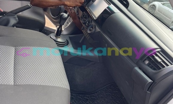 Acheter Occasion Voiture Toyota Hilux Blanc à Kinshasa, Kinshasa Acheter Occasion Voiture Toyota Hilux Blanc à Kinshasa, Kinshasa