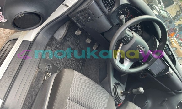 Acheter Occasion Voiture Toyota Hilux Blanc à Kinshasa, Kinshasa Acheter Occasion Voiture Toyota Hilux Blanc à Kinshasa, Kinshasa