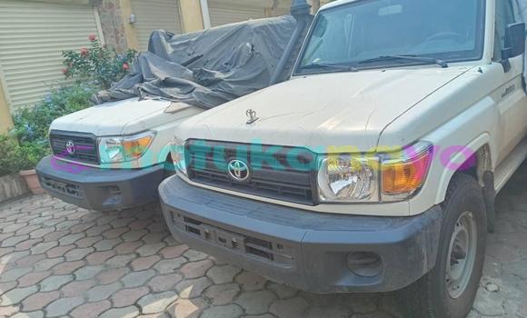 Acheter Occasion Voiture Toyota Land Cruiser Blanc à Kinshasa, Kinshasa Acheter Occasion Voiture Toyota Land Cruiser Blanc à Kinshasa, Kinshasa