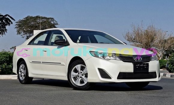Buy Import Toyota Camry White Car in Import - Dubai in Bandundu Buy Import Toyota Camry White Car in Import - Dubai in Bandundu