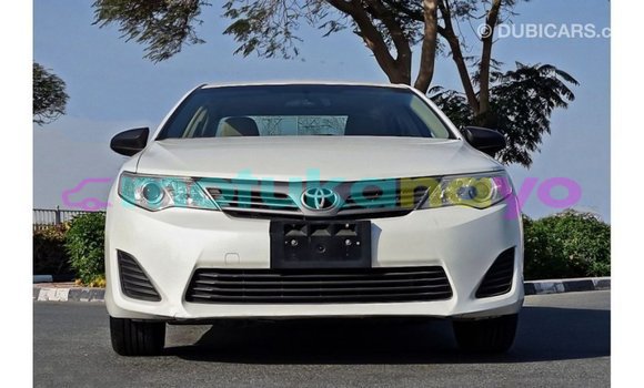 Buy Import Toyota Camry White Car in Import - Dubai in Bandundu Buy Import Toyota Camry White Car in Import - Dubai in Bandundu