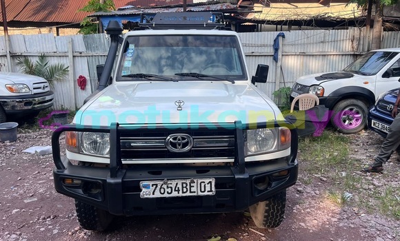 Acheter Occasion Voiture Toyota Land Cruiser Blanc à Kinshasa, Kinshasa Acheter Occasion Voiture Toyota Land Cruiser Blanc à Kinshasa, Kinshasa