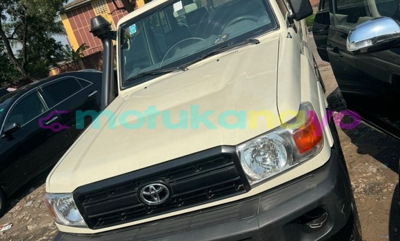 Acheter Occasion Voiture Toyota Land Cruiser Blanc à Kinshasa, Kinshasa Acheter Occasion Voiture Toyota Land Cruiser Blanc à Kinshasa, Kinshasa