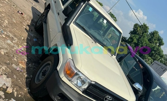 Acheter Occasion Voiture Toyota Land Cruiser Blanc à Kinshasa, Kinshasa Acheter Occasion Voiture Toyota Land Cruiser Blanc à Kinshasa, Kinshasa