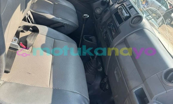 Acheter Occasion Voiture Toyota Land Cruiser Blanc à Kinshasa, Kinshasa Acheter Occasion Voiture Toyota Land Cruiser Blanc à Kinshasa, Kinshasa