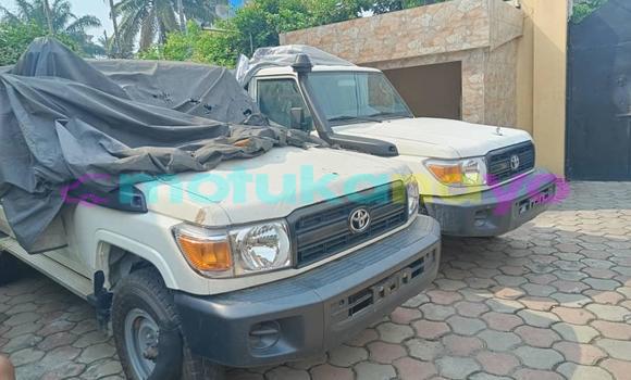 Acheter Occasion Voiture Toyota Land Cruiser Blanc à Kinshasa, Kinshasa Acheter Occasion Voiture Toyota Land Cruiser Blanc à Kinshasa, Kinshasa