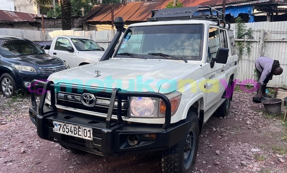 Acheter Occasion Voiture Toyota Land Cruiser Blanc à Kinshasa, Kinshasa Acheter Occasion Voiture Toyota Land Cruiser Blanc à Kinshasa, Kinshasa