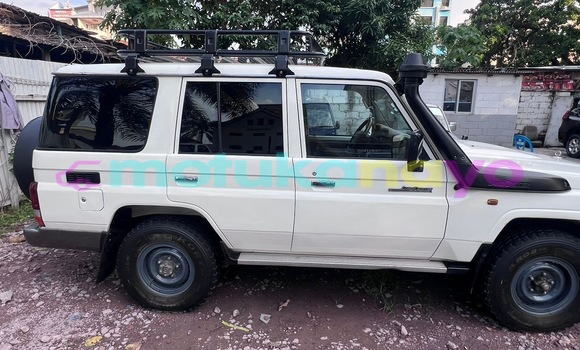 Acheter Occasion Voiture Toyota Land Cruiser Blanc à Kinshasa, Kinshasa Acheter Occasion Voiture Toyota Land Cruiser Blanc à Kinshasa, Kinshasa