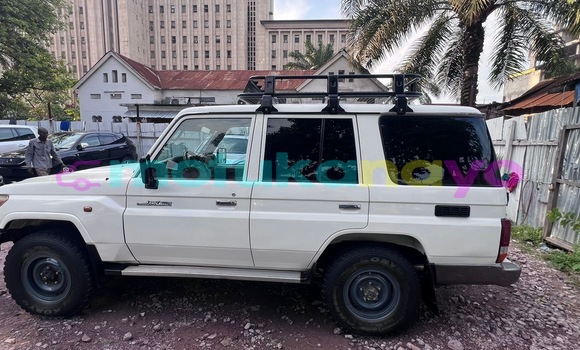 Acheter Occasion Voiture Toyota Land Cruiser Blanc à Kinshasa, Kinshasa Acheter Occasion Voiture Toyota Land Cruiser Blanc à Kinshasa, Kinshasa