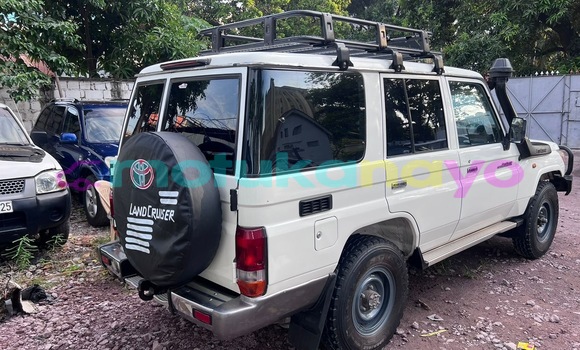 Acheter Occasion Voiture Toyota Land Cruiser Blanc à Kinshasa, Kinshasa Acheter Occasion Voiture Toyota Land Cruiser Blanc à Kinshasa, Kinshasa