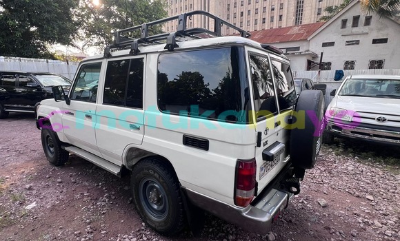 Acheter Occasion Voiture Toyota Land Cruiser Blanc à Kinshasa, Kinshasa Acheter Occasion Voiture Toyota Land Cruiser Blanc à Kinshasa, Kinshasa