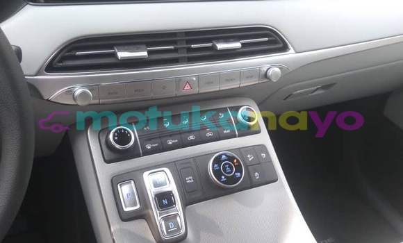 Acheter Neuf Voiture Hyundai XG Noir à Kinshasa, Kinshasa Acheter Neuf Voiture Hyundai XG Noir à Kinshasa, Kinshasa