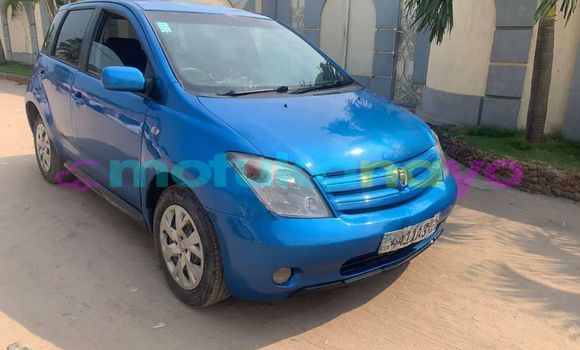 Acheter Occasion Voiture Toyota Ist Bleu à Banalia, Haut-Congo