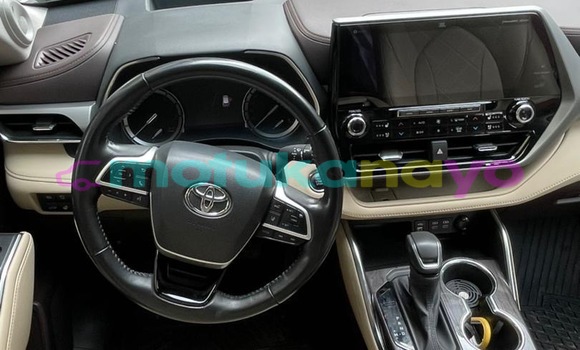 Buy New Toyota Highlander White Car in Kinshasa in Kinshasa Buy New Toyota Highlander White Car in Kinshasa in Kinshasa