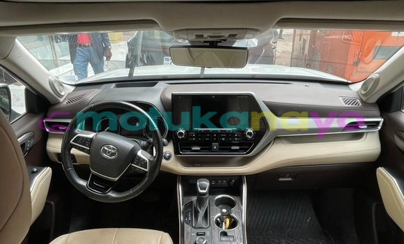 Buy New Toyota Highlander White Car in Kinshasa in Kinshasa Buy New Toyota Highlander White Car in Kinshasa in Kinshasa