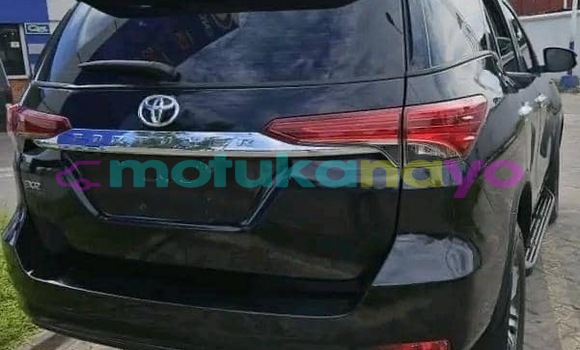 Acheter Neuf Voiture Toyota Fortuner Noir à Kinshasa, Kinshasa Acheter Neuf Voiture Toyota Fortuner Noir à Kinshasa, Kinshasa