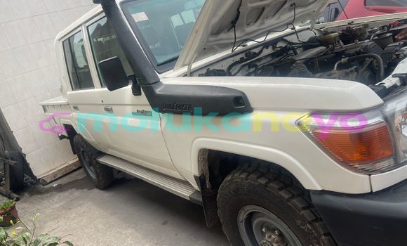 Acheter Occasion Voiture Toyota Land Cruiser Blanc à Kinshasa, Kinshasa Acheter Occasion Voiture Toyota Land Cruiser Blanc à Kinshasa, Kinshasa