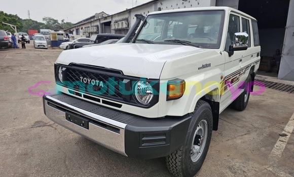 Acheter Occasion Voiture Toyota Land Cruiser Blanc à Kinshasa, Kinshasa Acheter Occasion Voiture Toyota Land Cruiser Blanc à Kinshasa, Kinshasa