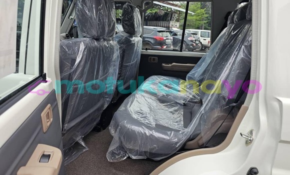 Acheter Occasion Voiture Toyota Land Cruiser Blanc à Kinshasa, Kinshasa Acheter Occasion Voiture Toyota Land Cruiser Blanc à Kinshasa, Kinshasa