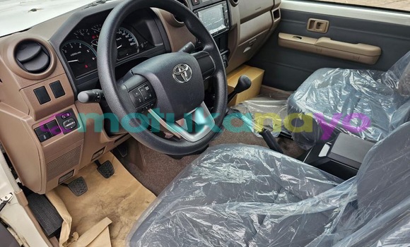 Acheter Occasion Voiture Toyota Land Cruiser Blanc à Kinshasa, Kinshasa Acheter Occasion Voiture Toyota Land Cruiser Blanc à Kinshasa, Kinshasa