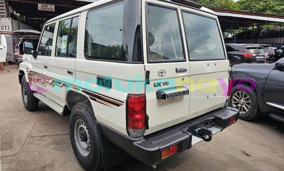 Acheter Occasion Voiture Toyota Land Cruiser Blanc à Kinshasa, Kinshasa Acheter Occasion Voiture Toyota Land Cruiser Blanc à Kinshasa, Kinshasa