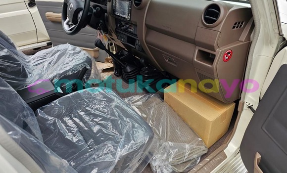 Acheter Occasion Voiture Toyota Land Cruiser Blanc à Kinshasa, Kinshasa Acheter Occasion Voiture Toyota Land Cruiser Blanc à Kinshasa, Kinshasa