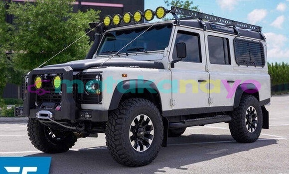 Buy Used Land Rover Defender White Car in Kinshasa in Kinshasa Buy Used Land Rover Defender White Car in Kinshasa in Kinshasa