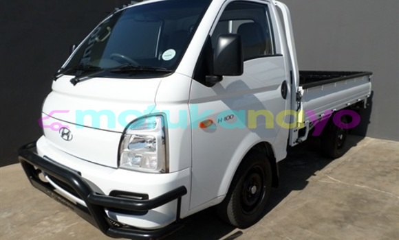 Buy Used Hyundai H200 White Car in Kinshasa in Kinshasa Buy Used Hyundai H200 White Car in Kinshasa in Kinshasa