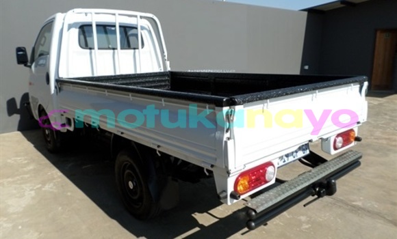 Buy Used Hyundai H200 White Car in Kinshasa in Kinshasa Buy Used Hyundai H200 White Car in Kinshasa in Kinshasa